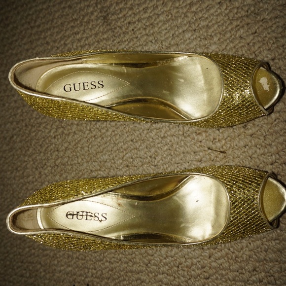 Shiny Gold Guess Heels - Picture 3 of 3