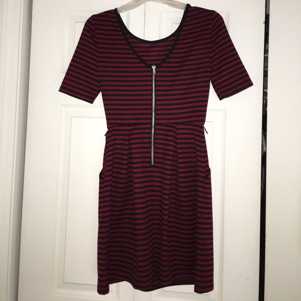 Red and black striped dress - Picture 2 of 3