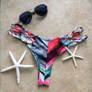 Montce bikini botttoms NWOT Large