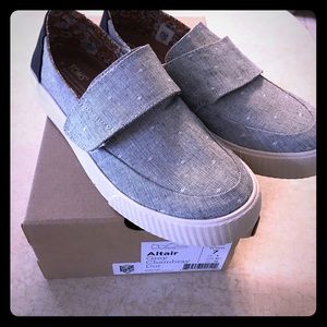 NEW Toms Altair Gray Chambray Dot Slip On