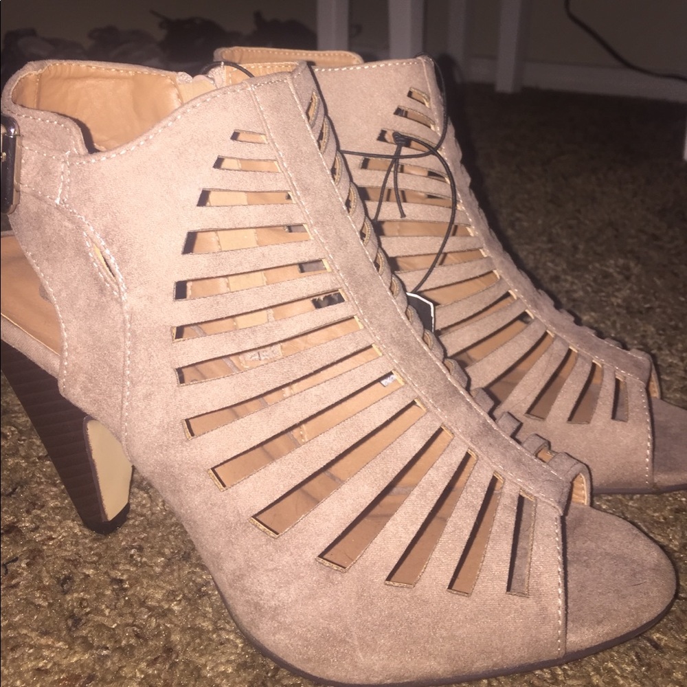 Heels - Picture 2 of 2