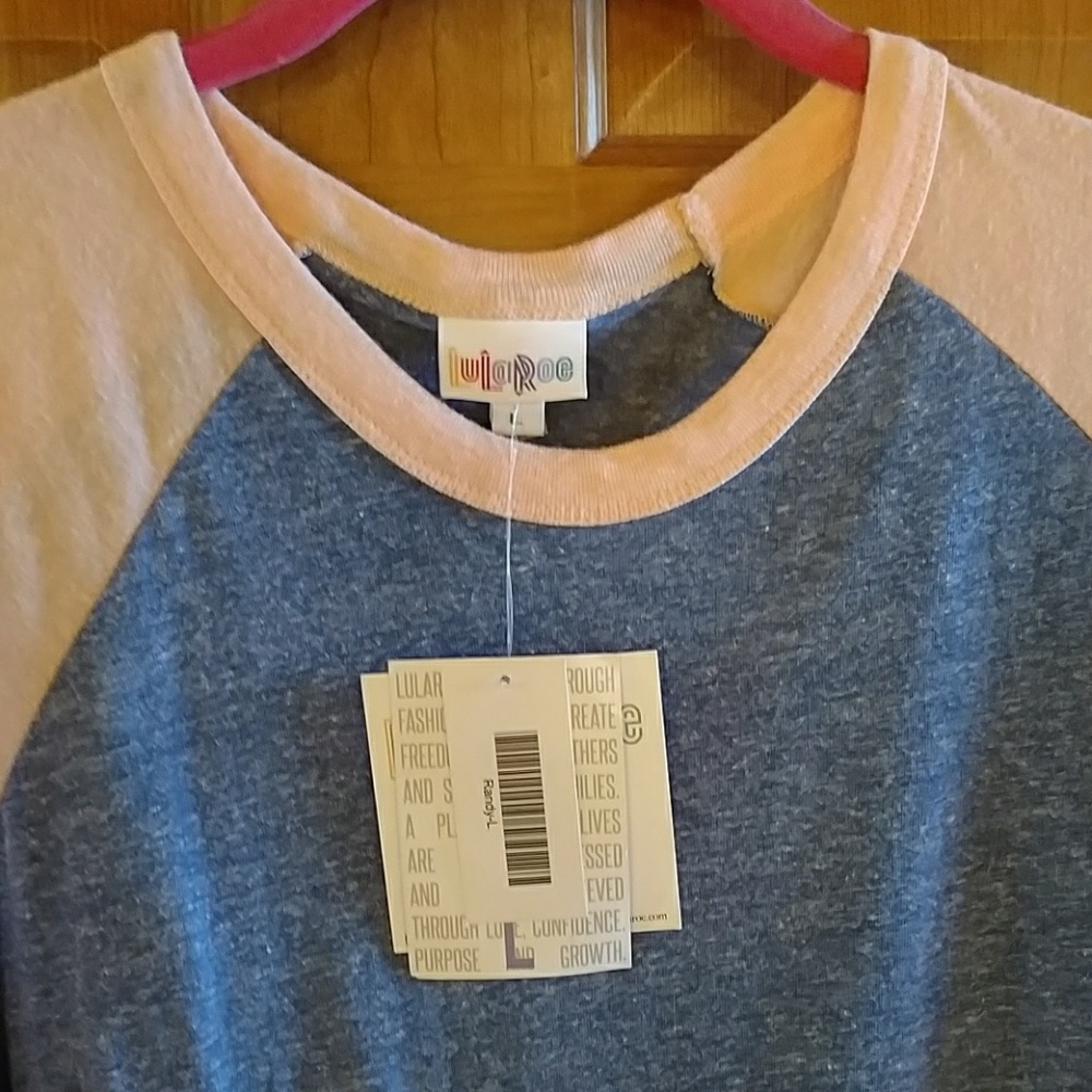 New LuLaRoe Randy Top!! - Picture 3 of 3