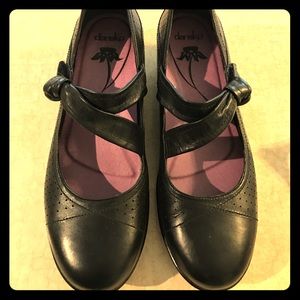 Dansko Black Mary Janes with Bow - sz 37