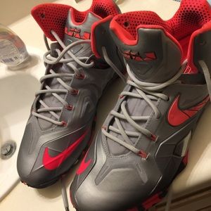 Nike Élite LeBron 11s.