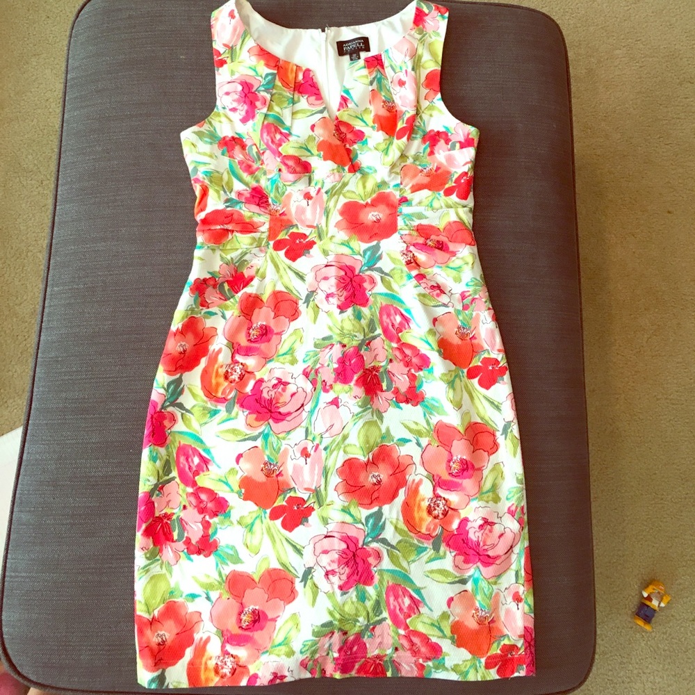 Stunning floral dress by Adrianna Papell