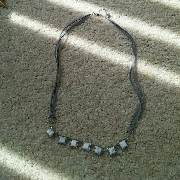 Square marbled stoned suede strap necklace - Picture 1 of 4