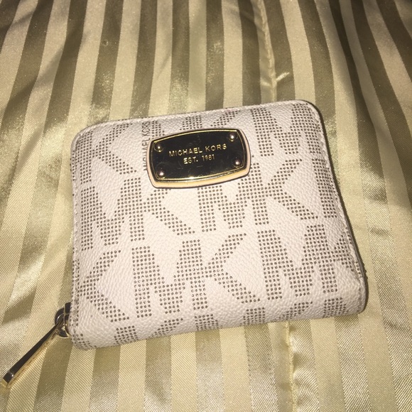 Michael Kors Handbags - Michael kors wallet