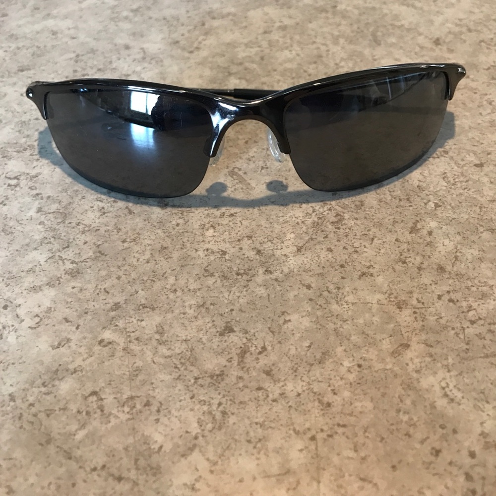 Men's Oakley sun glasses