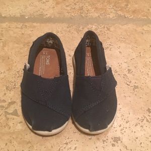 Toms toddler size 5 canvas shoes