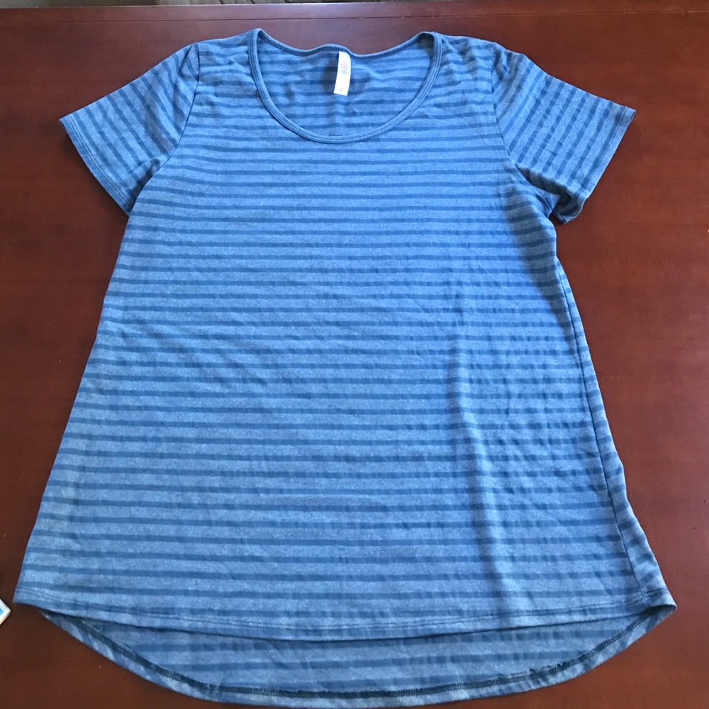 BNWOT Large Lularoe Classic T