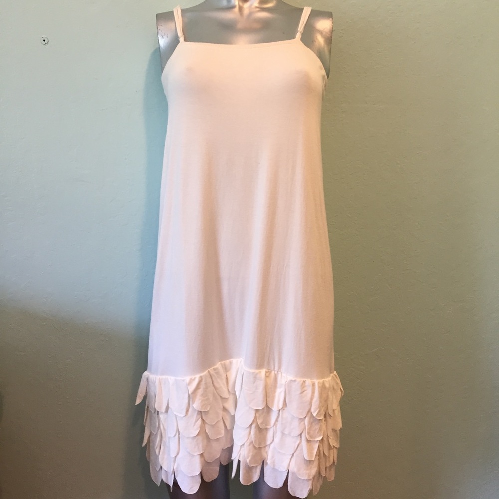 Simple and chic scalloped hem dress