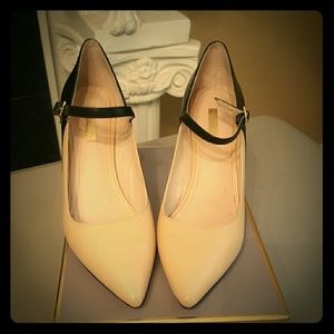 Louise et Cie Lo-Ione Pointed Toe Shoe
