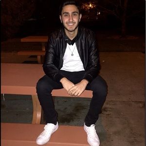 Meet your Posher, Avi