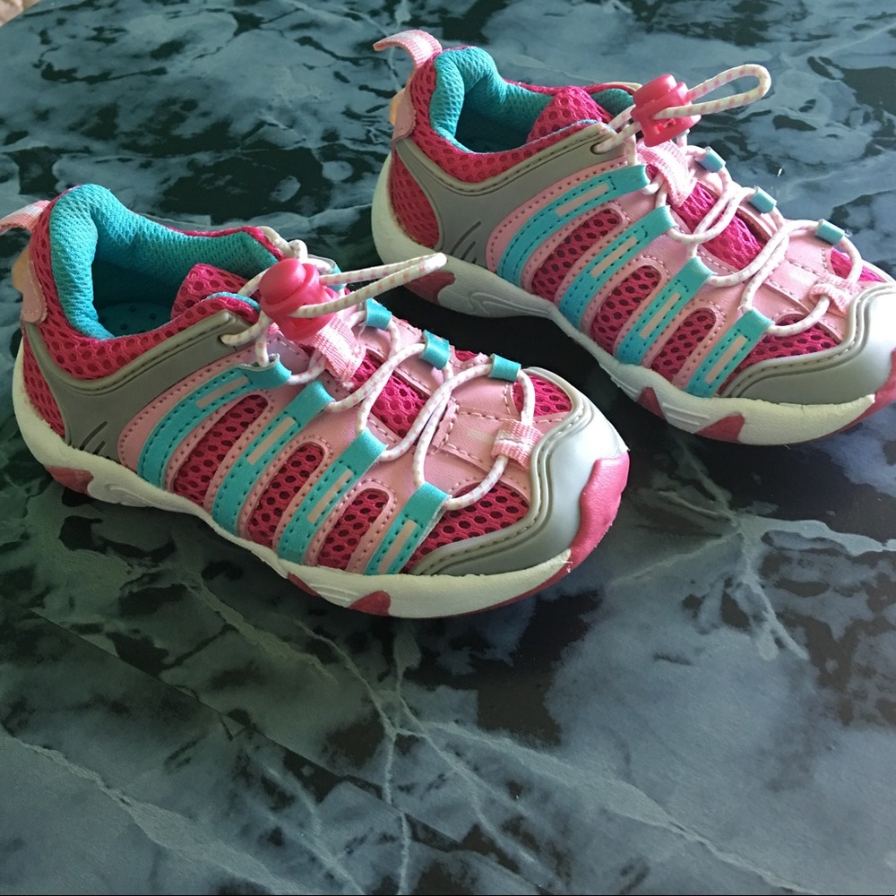 CLOSING CLOSET 🆘 One Step | Everyday/Water shoes