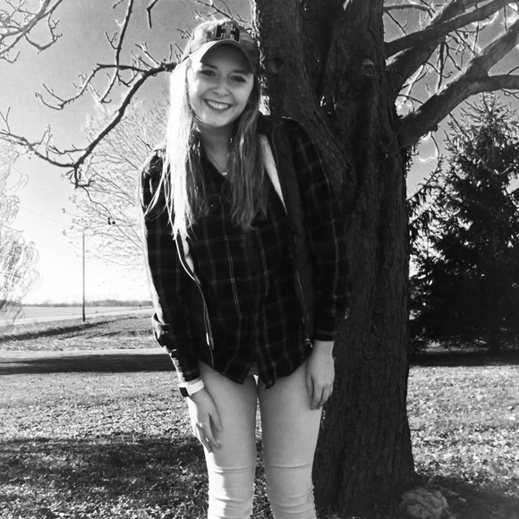 Meet your Posher, Deanna - Picture 2 of 2