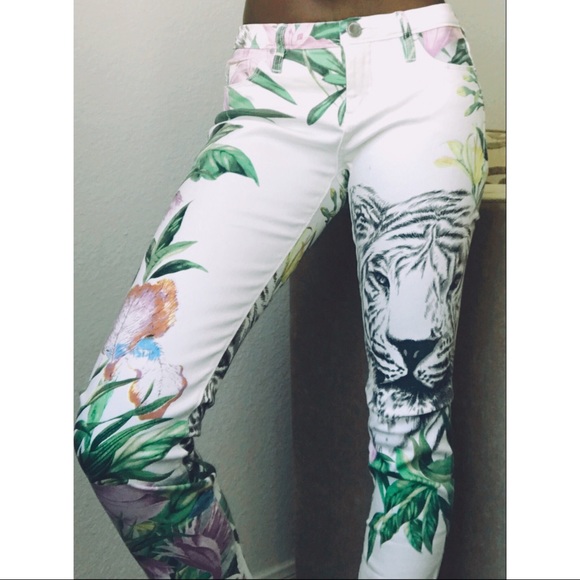 BlankNYC JUNGLE SKINNY JEANS. NEVER WORN. - Picture 2 of 4