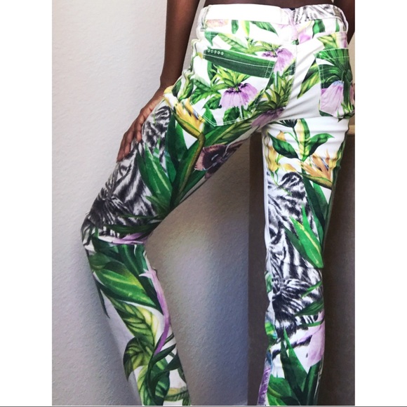 BlankNYC JUNGLE SKINNY JEANS. NEVER WORN. - Picture 3 of 4