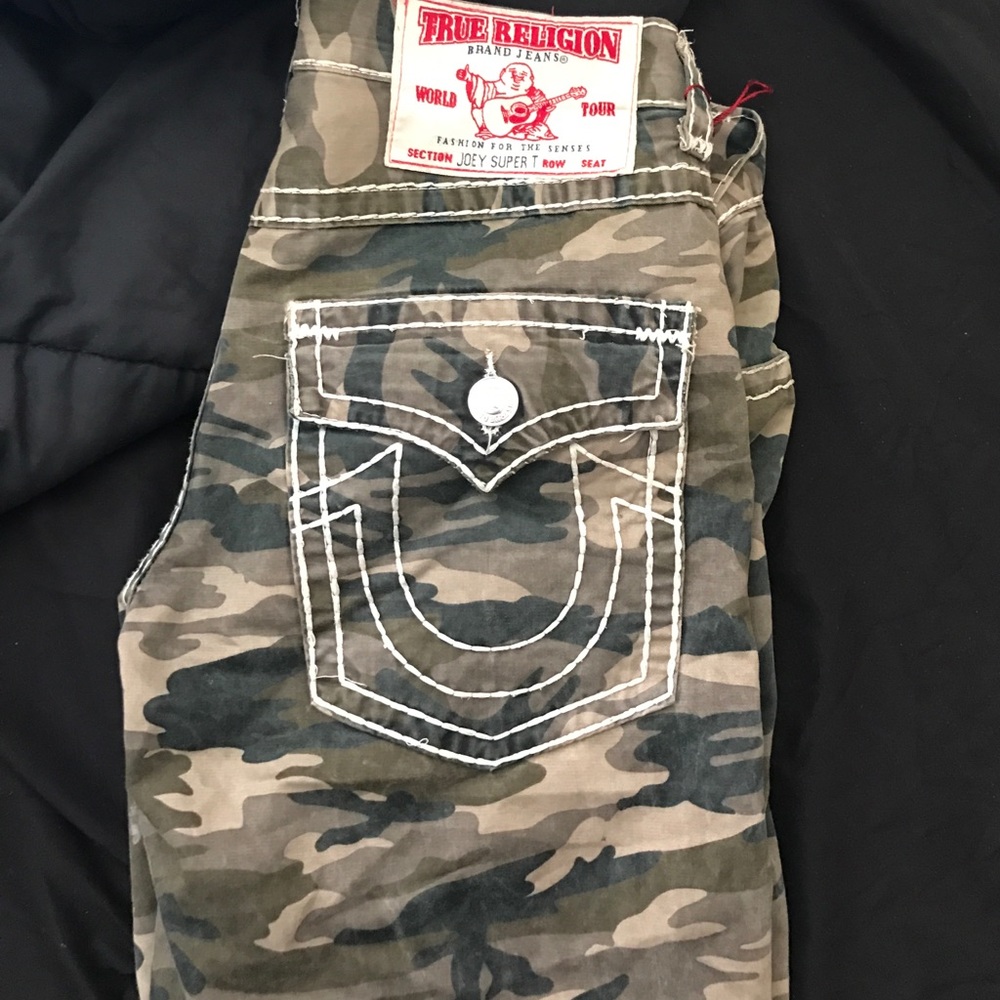 Size 32 camo true shorts