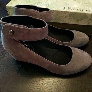 J. Renee new in box gray suede wedge pump size 8