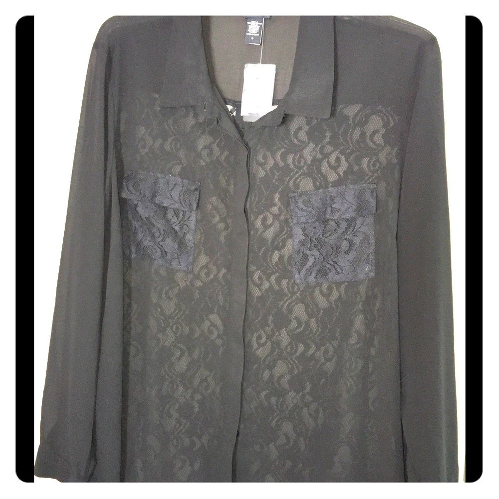 ◾️NWT Torrid Button Lace Top ◾️