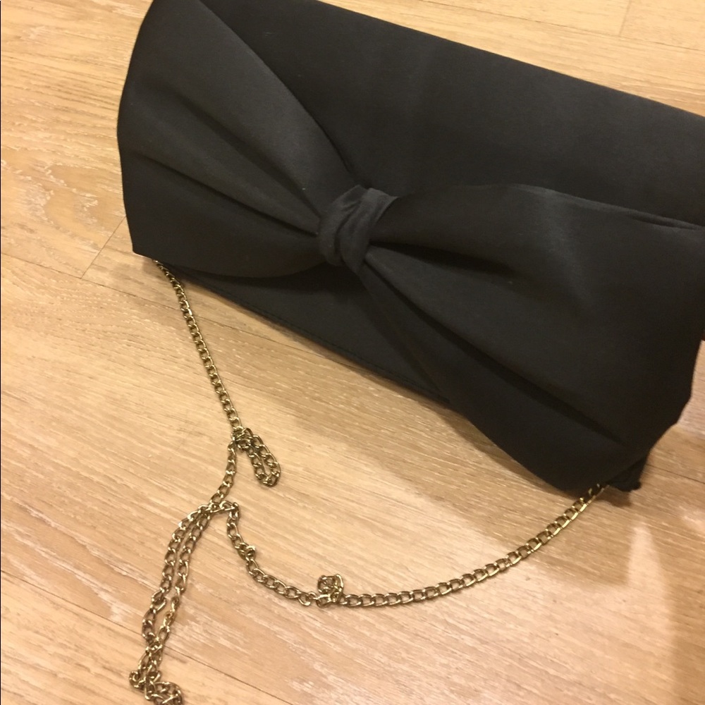 Black bow clutch✨