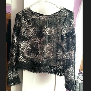 Feather printed blouse with lace details