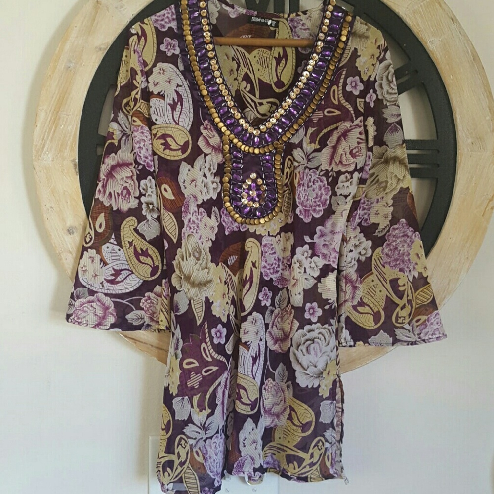 SOLD - Beautiful sheer embellished top!