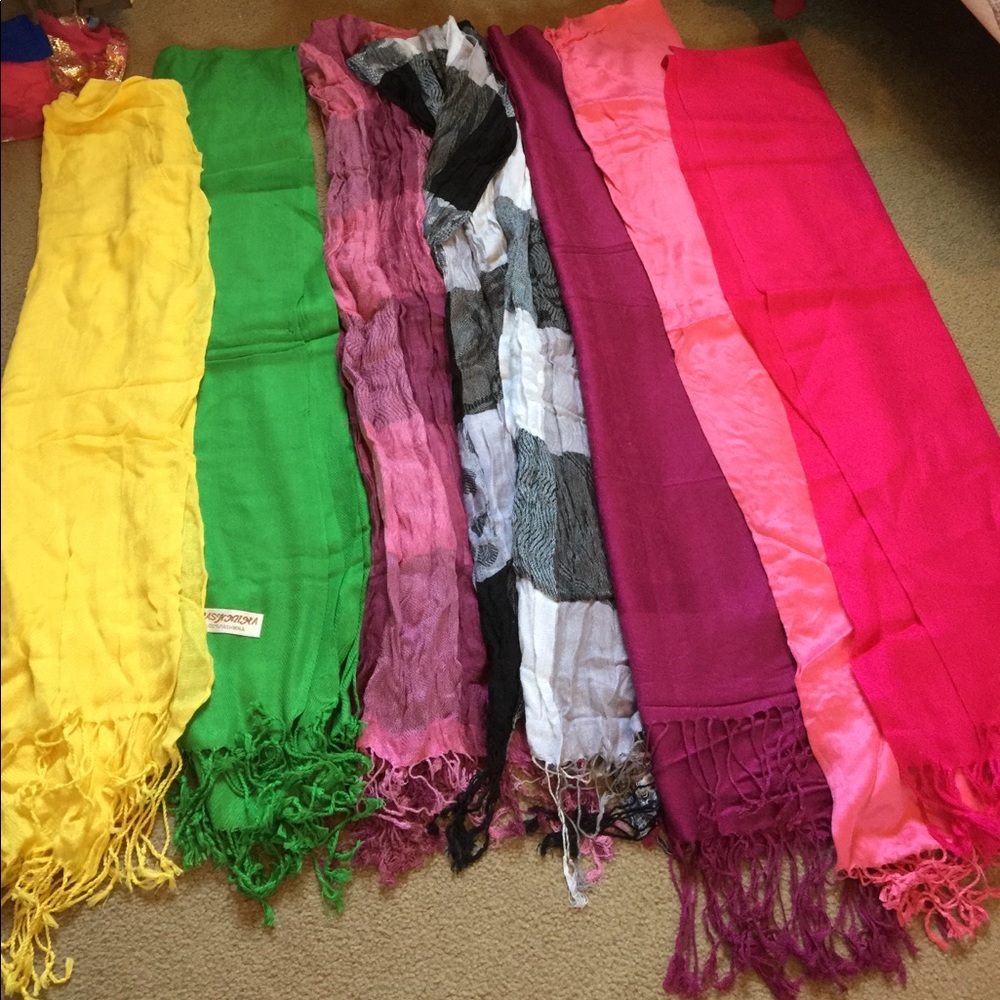 NWOT lot of 7 scarves/hijabs
