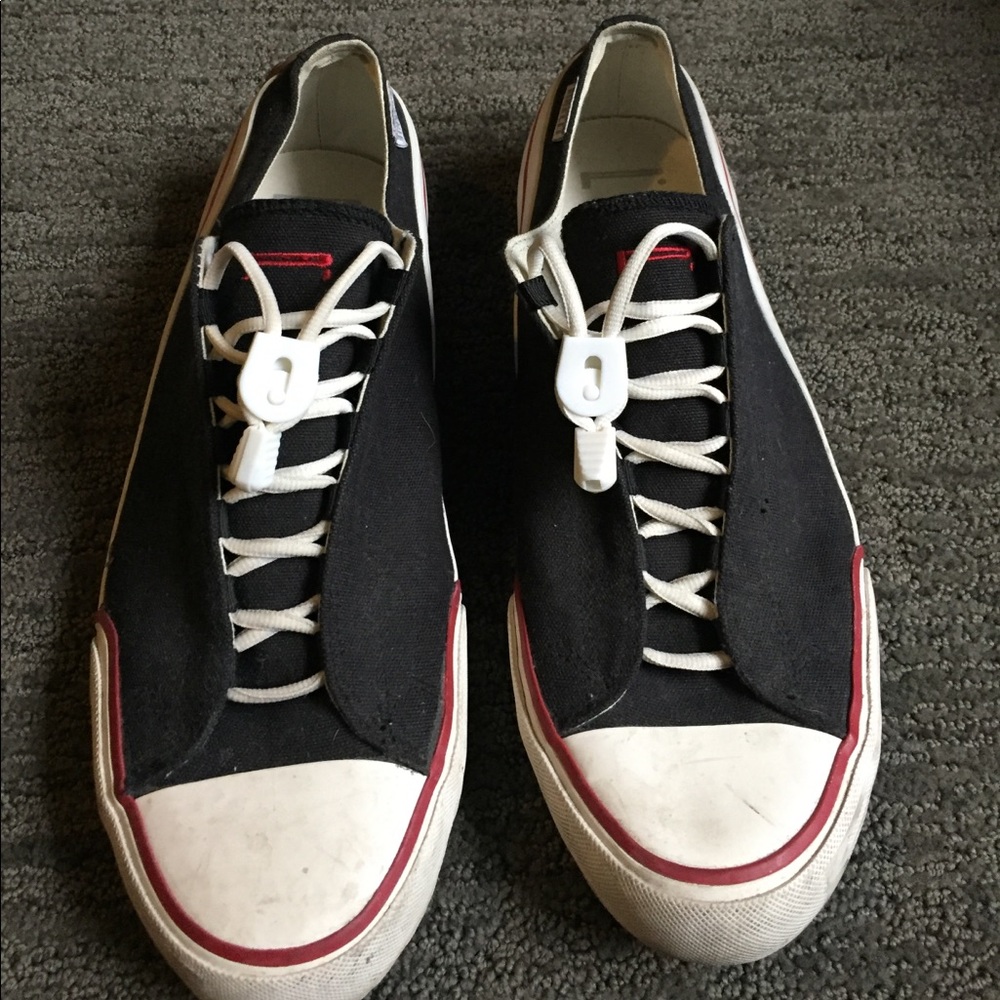 Men's size 12 Pirelli sneaker.