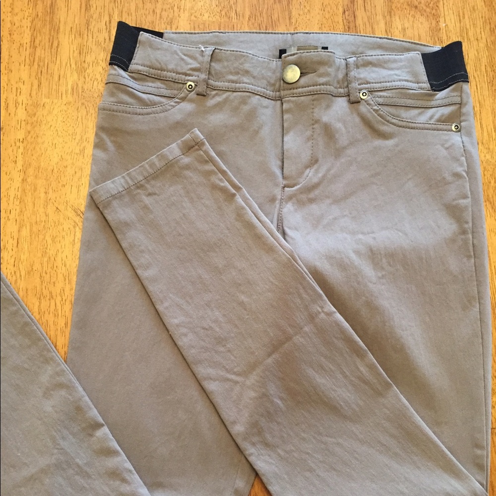 SOLD*********AB Studio Stretch Pants, Size 6.