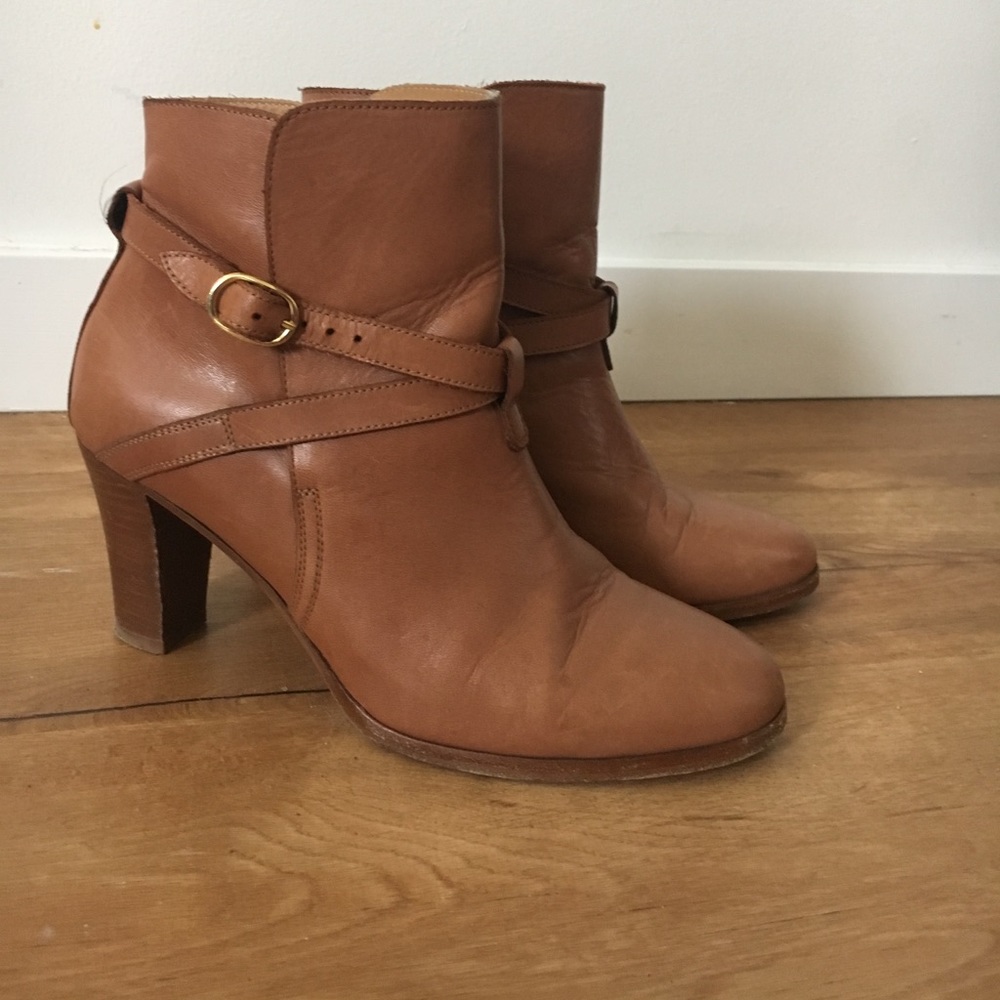 EUC ankle booties with heel