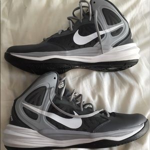 Men's Nike prime hype sneakers!