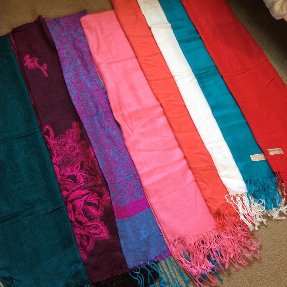 NWOT lot of 8 scarves/hijabs