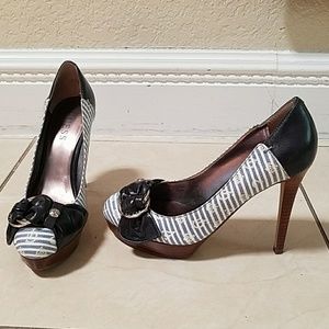 Guess Navy pumps