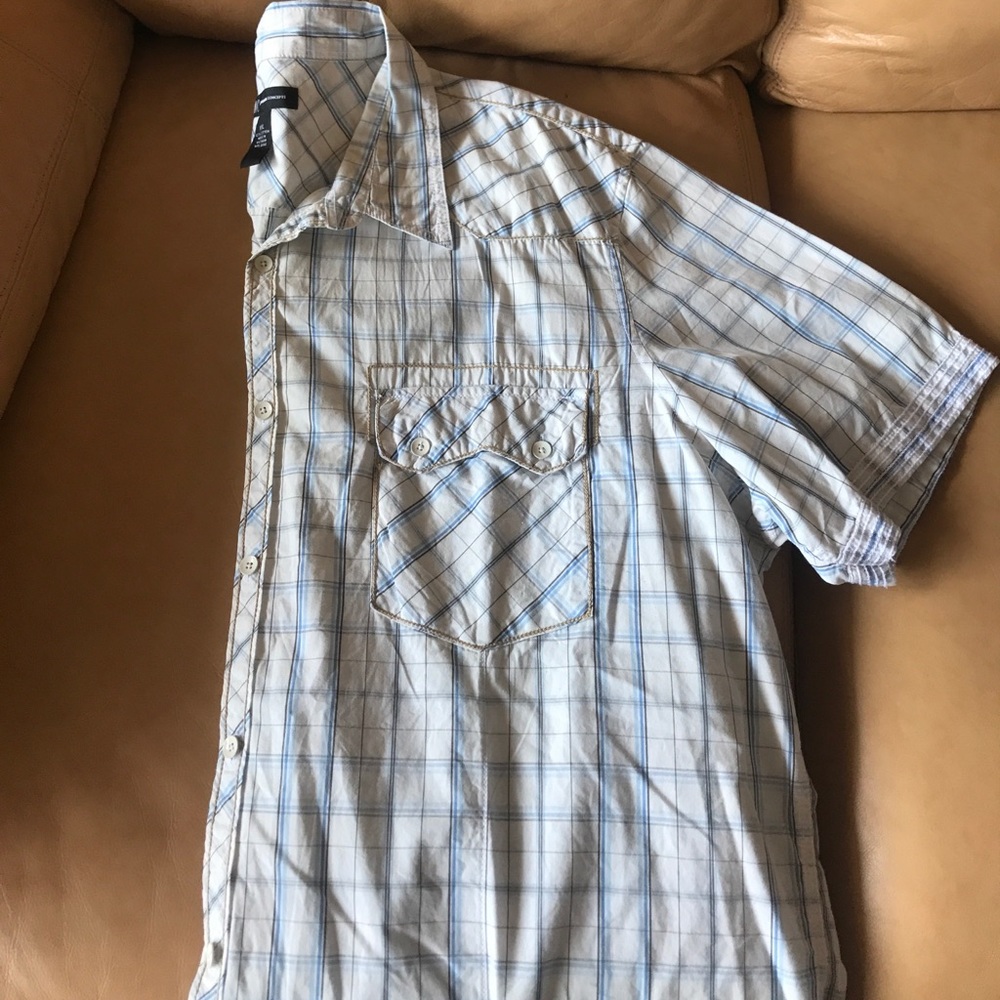 Buttons down short sleeve