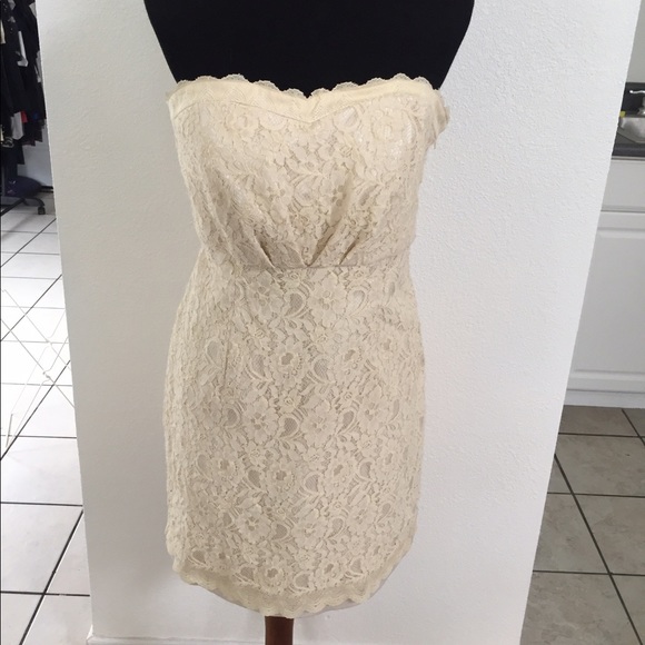 Forever 21 Dresses & Skirts - Lace sweetheart neckline dress
