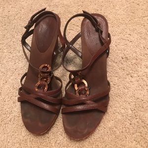 Bandolino brown sandals with tortoise shell trim