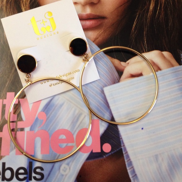 T&J Designs 18K gold plated large circle gold loop earrings, NWT new w/ free bag - Picture 3 of 7