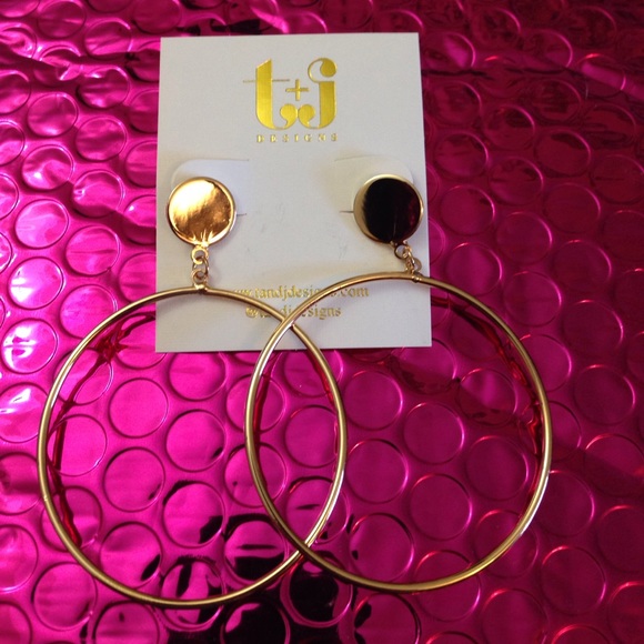 T&J Designs 18K gold plated large circle gold loop earrings, NWT new w/ free bag - Picture 4 of 7