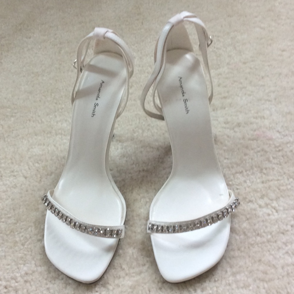 Amanda Smith 9 white Rhinestone sandals