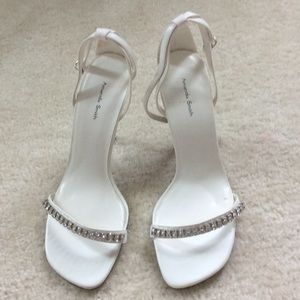 Amanda Smith 9 white Rhinestone sandals