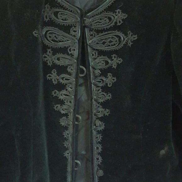 Vintage Velvet Jacket w/ detailed piping - Picture 2 of 3