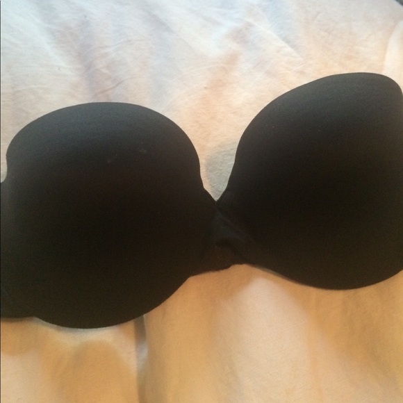 Maidenform black strapless bra comes with straps. - Picture 1 of 4
