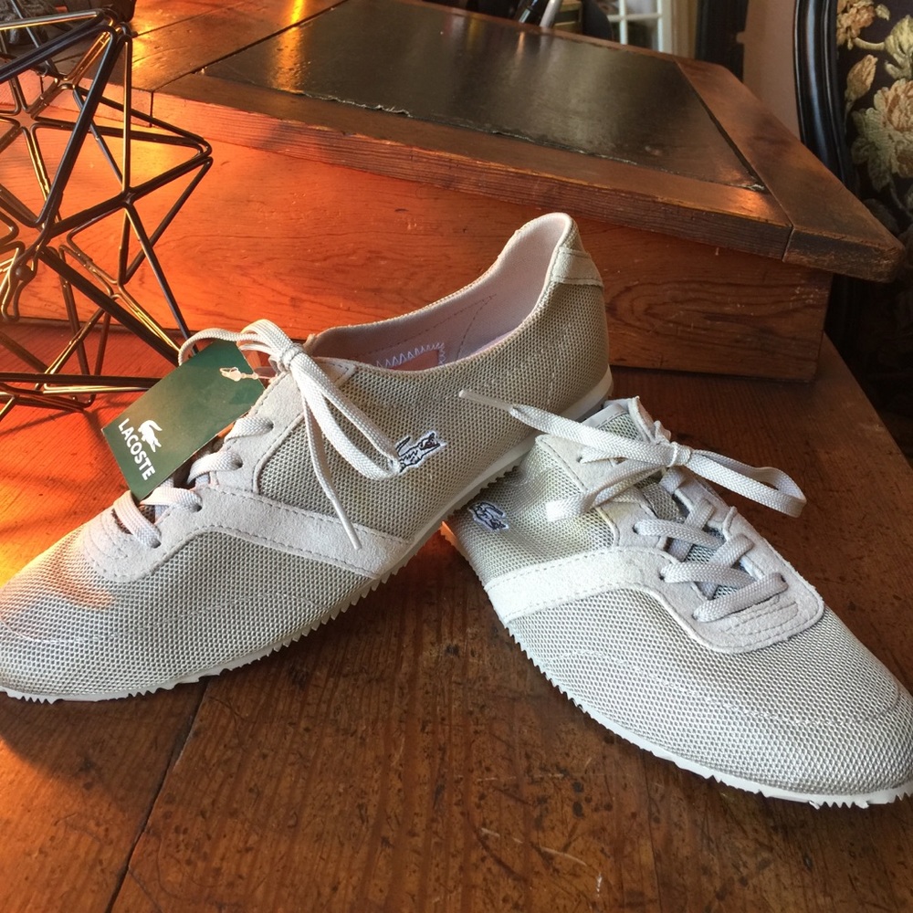 Weightless casual shoe