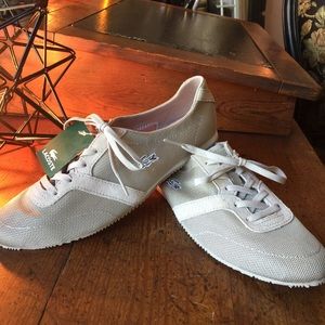 Weightless casual shoe