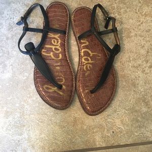 T-strap Gigi thong sandal