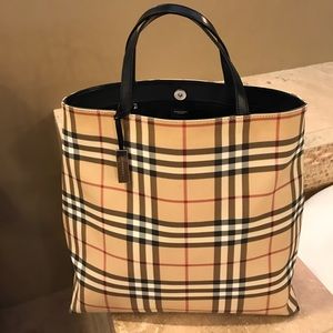 BURBERRY TOTE!! Gorgeous classic bag!