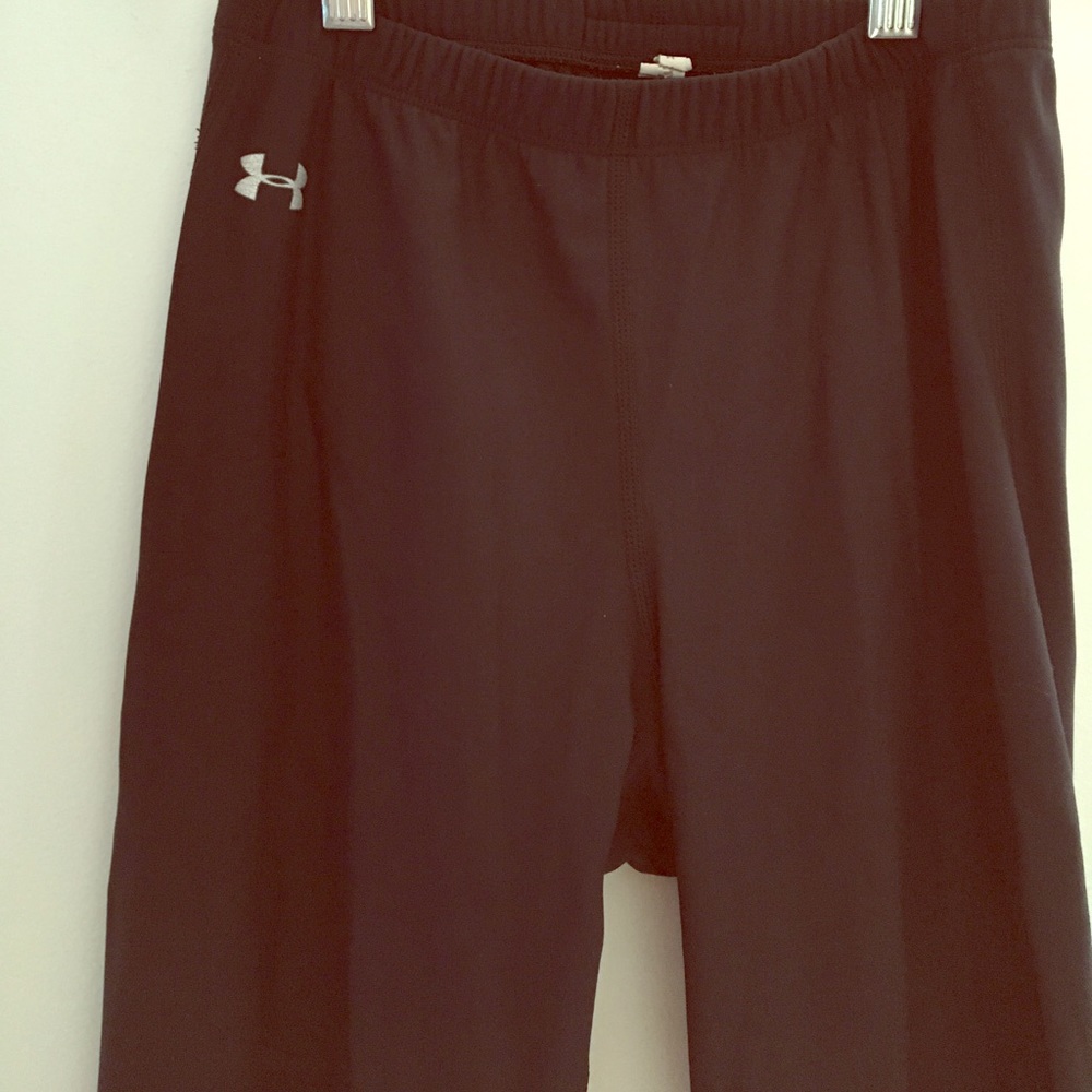 Under Armour - Small elastic waistband leggings.