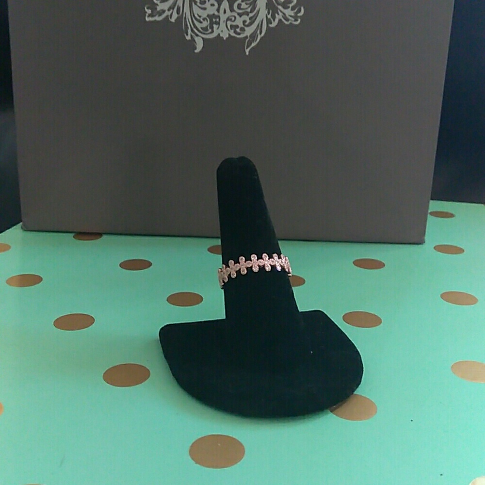 Rose Gold Detailed Ring