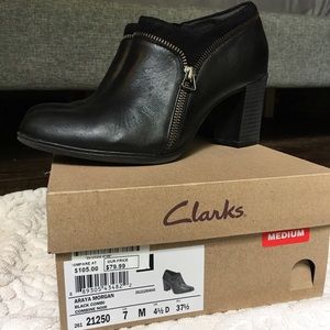 Clarks black zip up ankle shoe